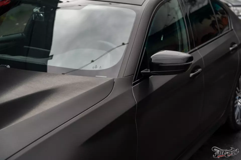 BMW 540i. Сабвуфер в крыло, шумоизоляция салона и оклейка кузова в шлифованный алюминий!